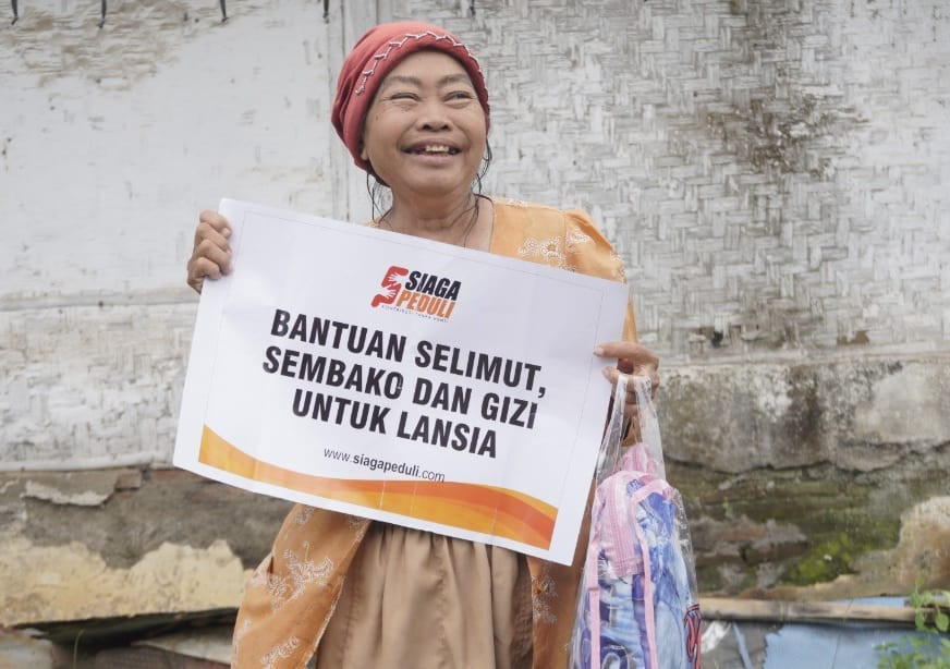 Paket Selimu untuk Lansia Dhuafa dan Sebatangkara di Wilayah Pelosok Pedesaan