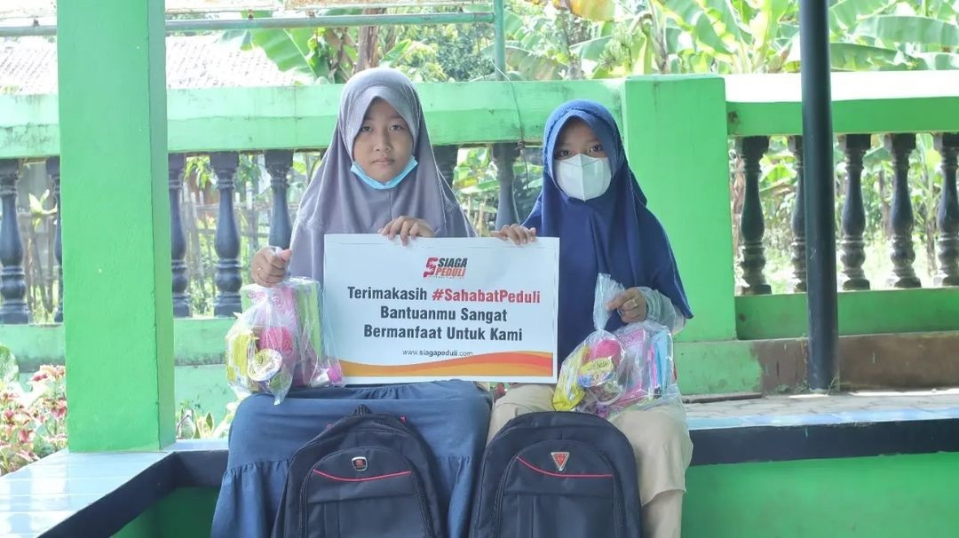 Siaga Peduli Membagikan Paket PAPERLES dan PMT Untuk Adik-adik Yatim Dhuafa