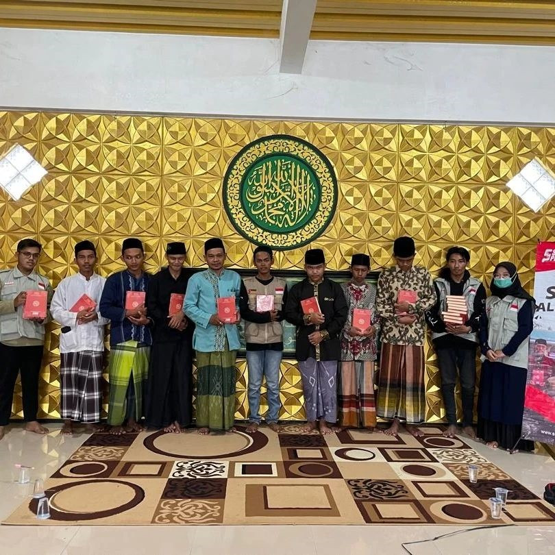 Siaga Peduli Tegal Mengirimkan Paket Bantuan Al Qur'an Untuk Santri Madrasah Hidayatul Mubtadi-ien