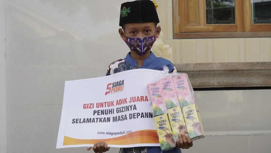 Siaga Peduli Berbagi 200 Paket Jus Buah, Susu untuk Adik Juara
