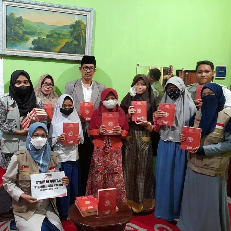 Al Qur'an Baru Untuk Santri-Santri di RTQ QUROWAL HUFADZ, Mejasem, Tegal Selatan.