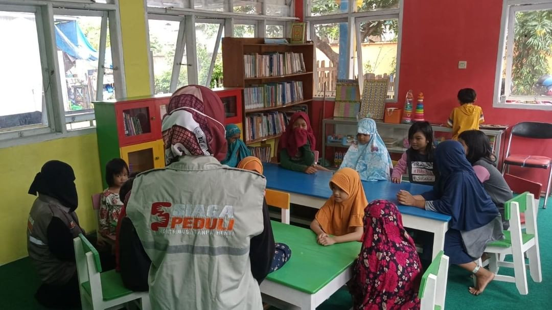 Siaga Peduli Sulawesi Selatan Melakukan Pendampingan Belajar Adik-adik dari Pondok Baca Keluarga