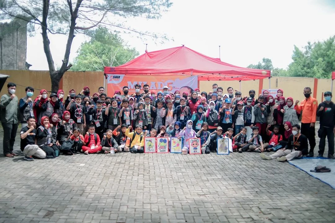 Berbagi Paket Perlengkapan Sekolah dan PMT untuk Adik Juara