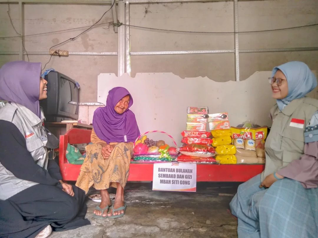 Bantuan Rutin Bulanan Untuk Mbah Siti Gong