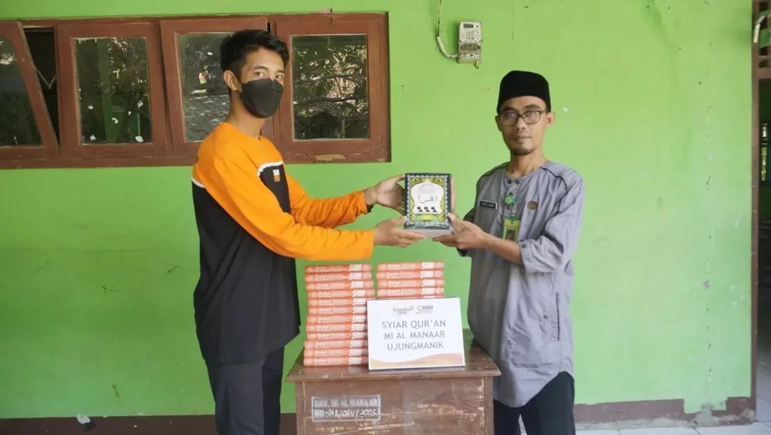 Siaga Peduli kembali salurkan Al Qur'an baru untuk para santri dan jamaah di Mushola Ainul Huda