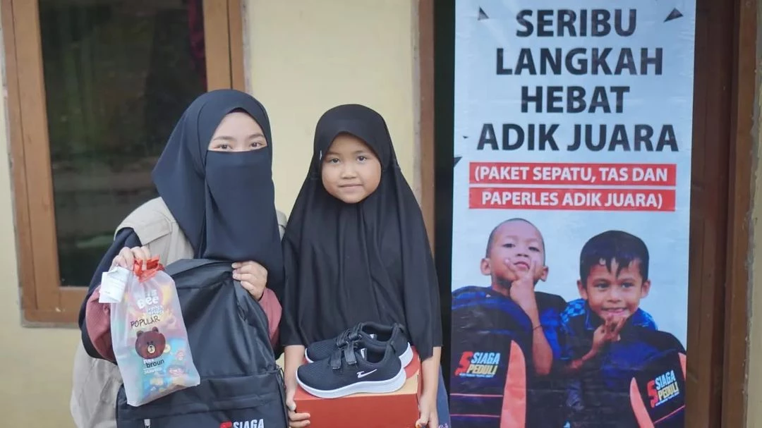 Siaga Peduli Kirimkan  Paket Sepatu, Tas, Buku dan Makanan Tambahan Untuk Adik Yatim Dhuafa di Kec. Gemawang, Jumo dan Bejen, Temanggung