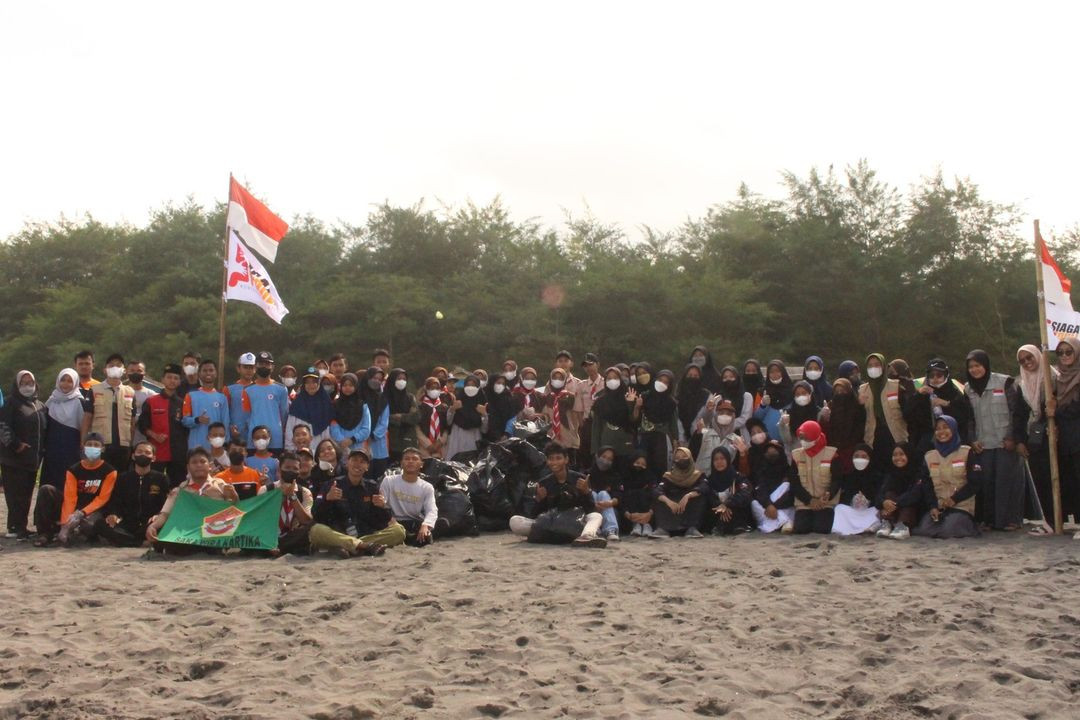 Siaga Peduli Melakukan Aksi Bersih Pantai Bersama Organisasi di Kab. Kebumen