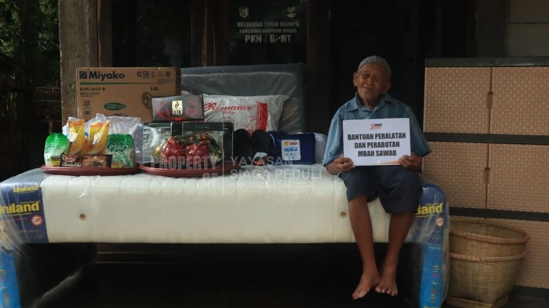 Siaga Peduli Kirimkan Bantuan Bulanan Untuk Mbah Sawab Seperti Prabotan dan Paket Gizi