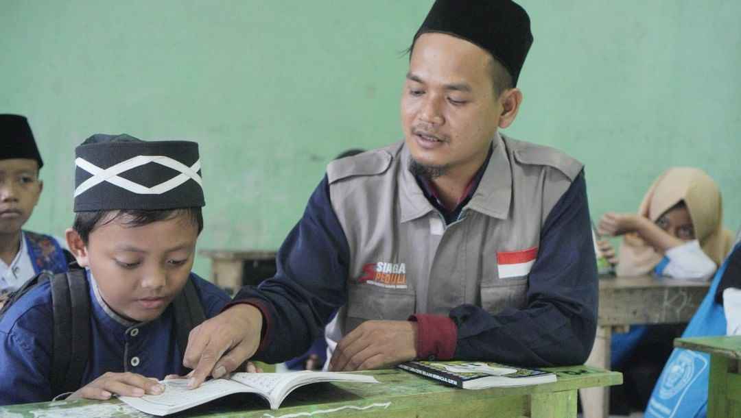 Siaga Kirimkan Paket IQRA untuk Para Santri TPQ Al-Badawi, Desa Layansari, Gandrungmangu