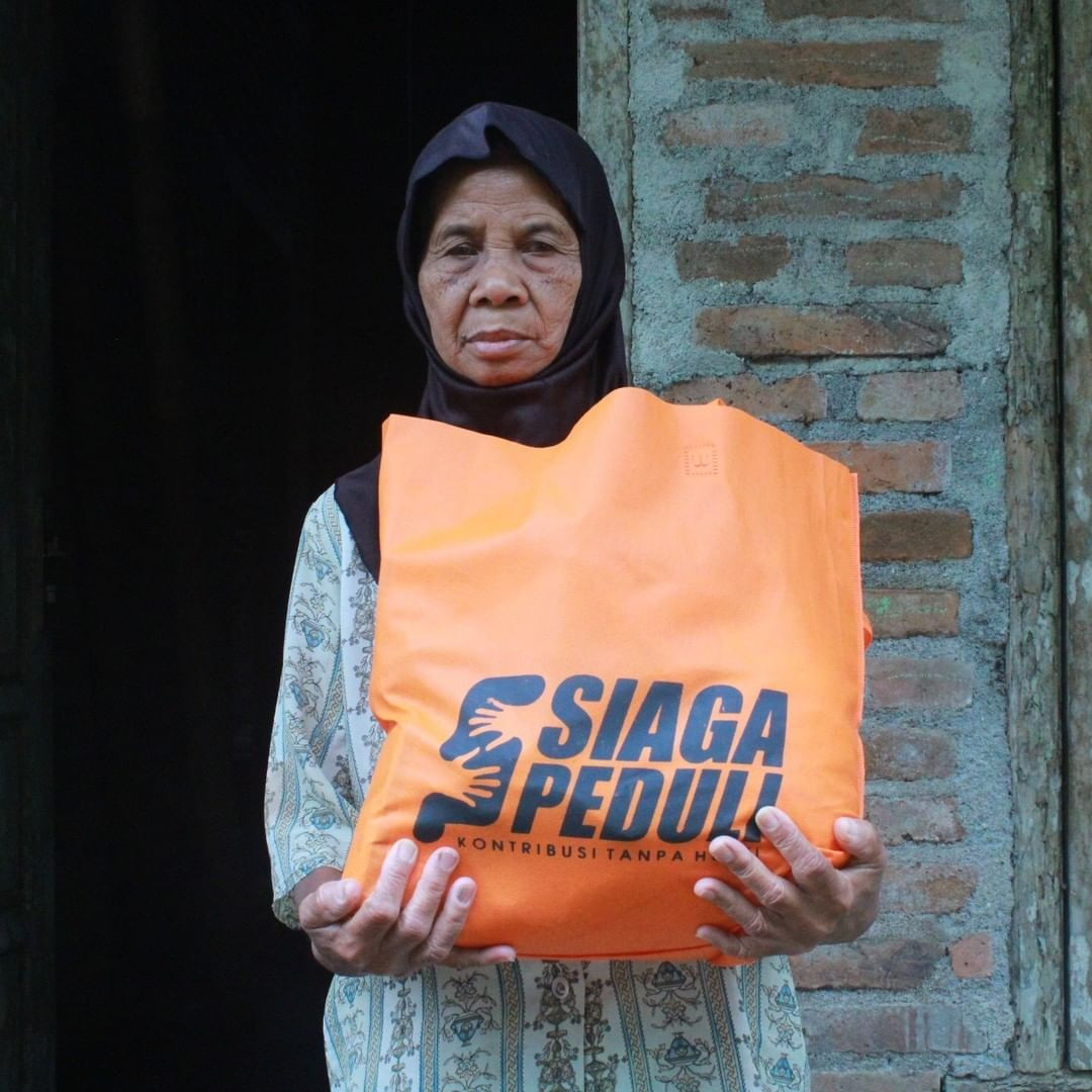 Berbagi Paket Sembako Lansia Disabilitas, Sebatangkara Kabupaten Magelang