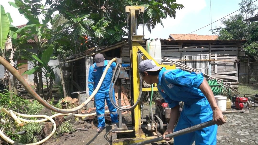 Proses Pengeboran Sumur Bor di Masjid Al Iman, Desa Kawunganten, Cilacap