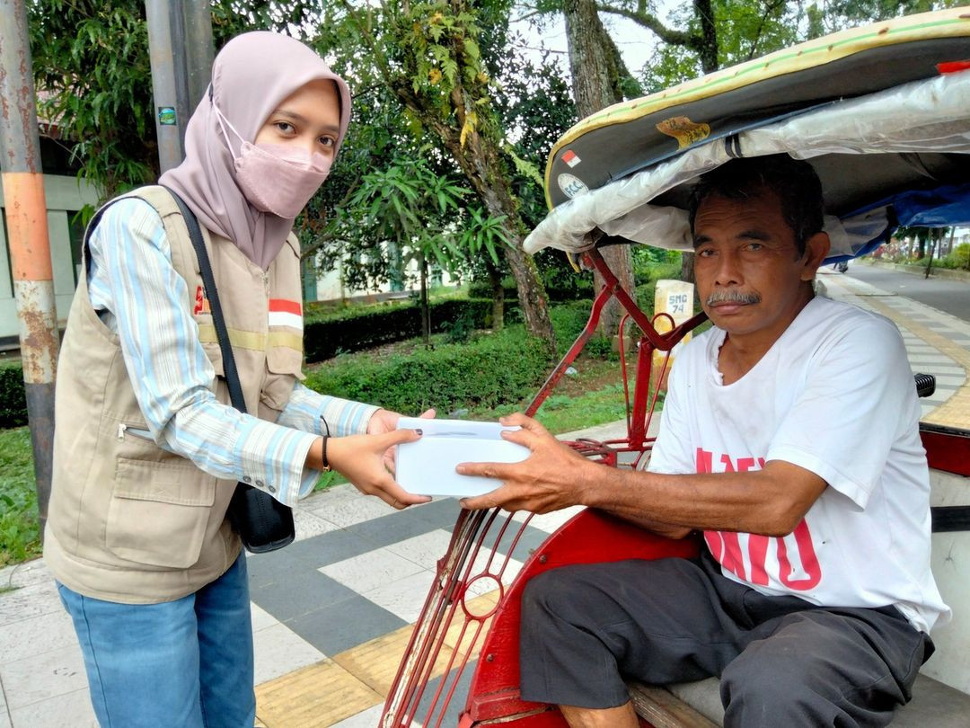 Sekotak Nasi Menyatukan Hati (SNMH) untuk Pejuang Nafkah, TPA Tegalrejo, Magelang