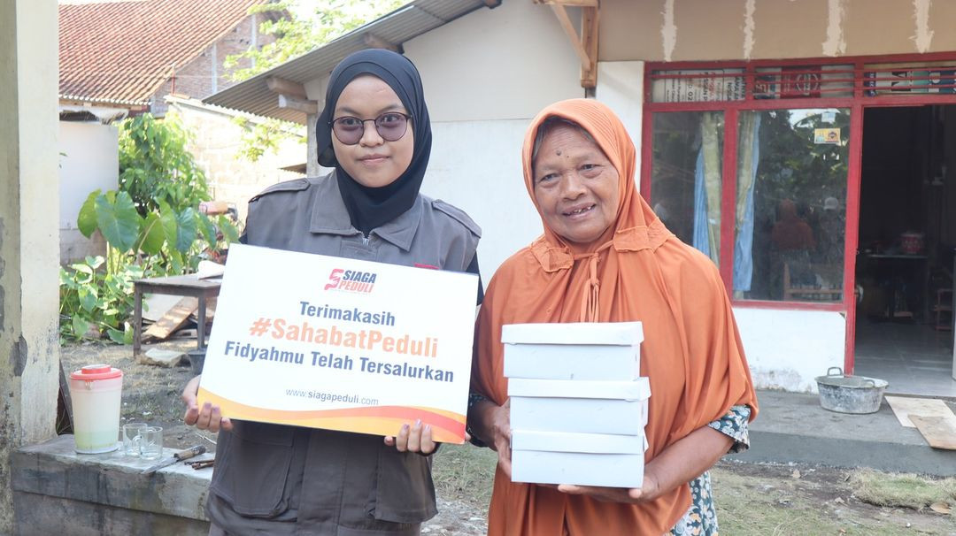 Siaga Peduli Menyalurkan Paket Fidyah Untuk Lansia Dhuafa dan Keluarga Pra Sejahtera di Kab. Cilacap