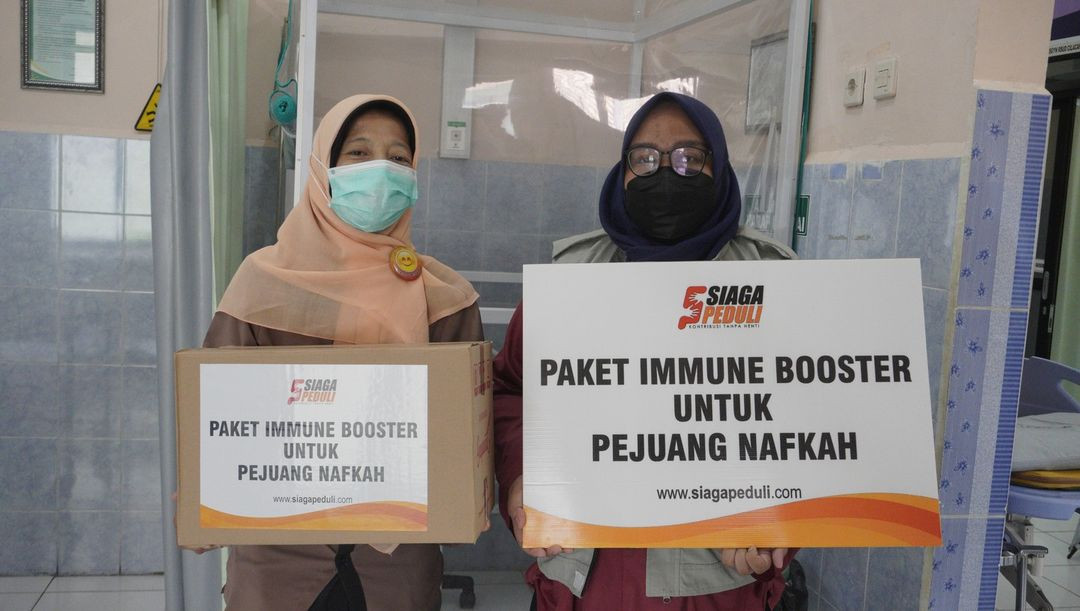 Berbagi Paket Immune Booster Untuk Perempuan Pejuang Nafkah  RSUD di Kab. Cilacap