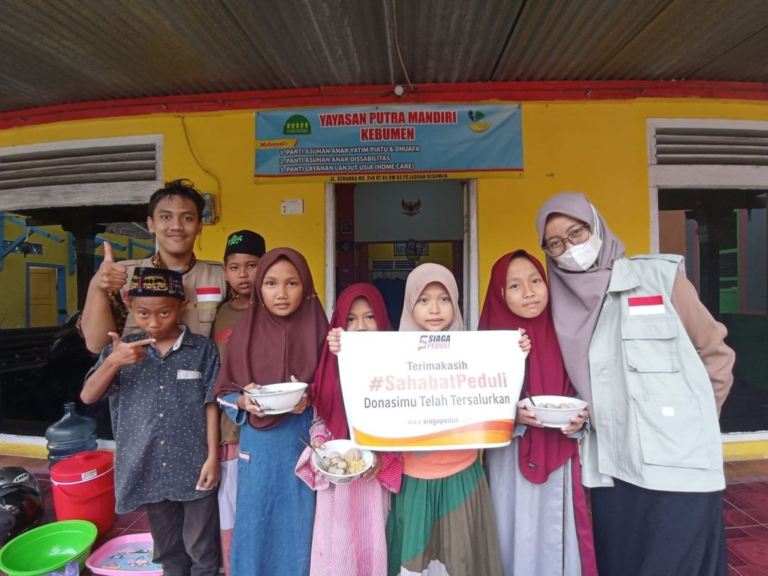 Sedekah Daging (Bakso Siap Santap) Untuk Santri Yatim Dhuafa Panti Asuhan Asih dan Panti Asuhan Putra Mandiri