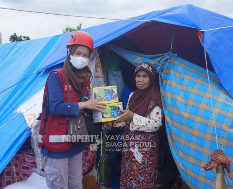 Siaga Peduli Kirimkan Bantuan Lampu Penerangan Untuk Para Penyintas Gempa Cianjur di Kampung Mekarjaya dan Kampung Salakawung