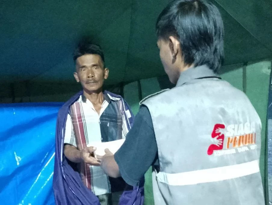 Siaga Peduli Menyalurkan 140 Paket Makanan Untuk Warga Terdampak Erupsi Semeru