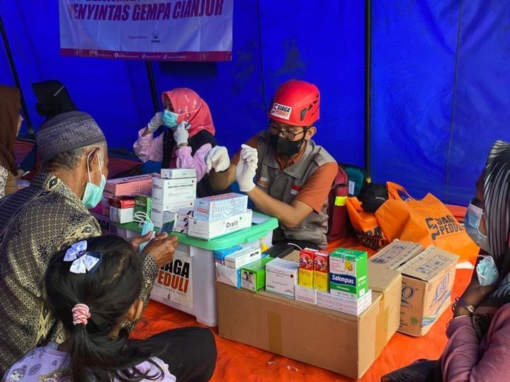 Layanan Kesehatan Bagi Penyintas di 2 Titik Pengungsian di Desa Cisaru dan Desa Gintung Kec. Cugenang, Cianjur.