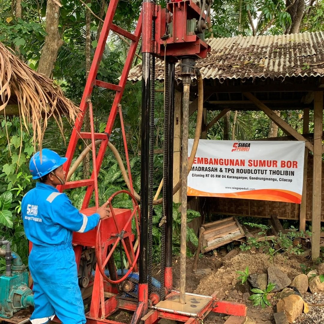 Proses Pembangunan Sumur Bor Madrasah dan TPQ Roudlatut Tholibin