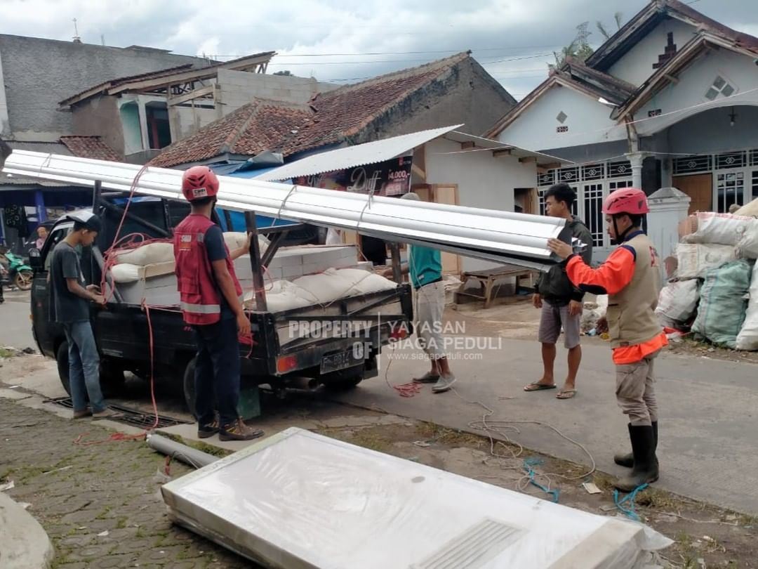 Siaga Peduli Melakukan Proses Pembelian Perlengkapan Pembangunan MCK Untuk Penyintas Gempa Cianjur