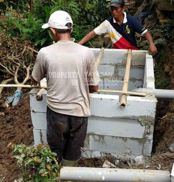 Proses Pembangunan MCK Untuk Pengungsian Gempa Bumi Cianjur