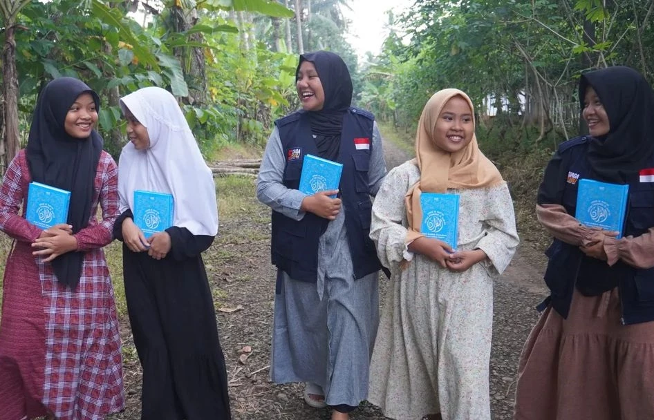 Siaga Peduli Kirimkan Al Qur'an Baru untuk Para Santri di SD IT Lentera Hati, Madin Al-Mu'min dan MIM Sidanegara, Purbalingga.