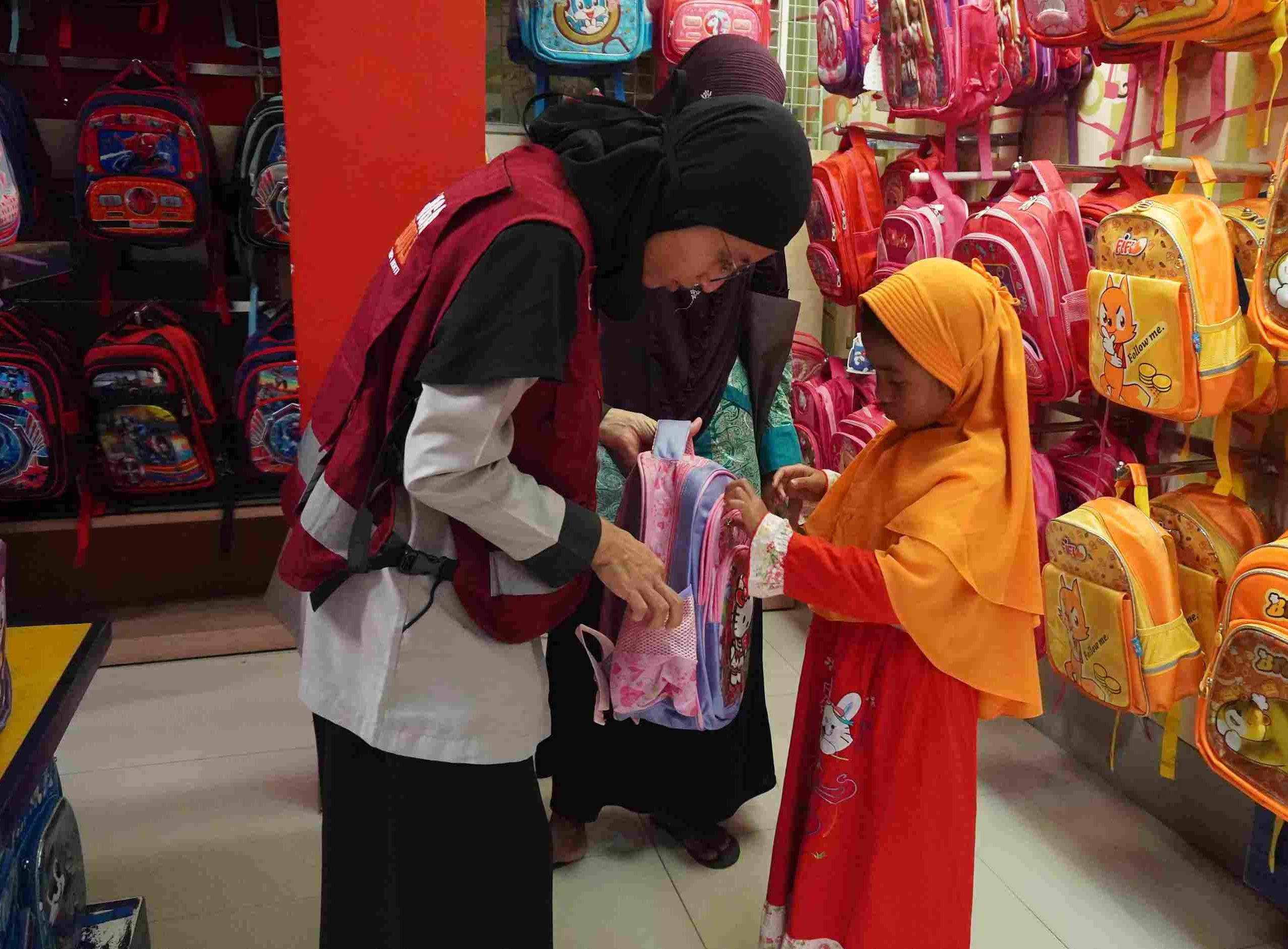 Siaga Peduli Mengajak Adik-Adik Juara (Yatim) Untuk Belanja Gratis Kebutuhan Mereka