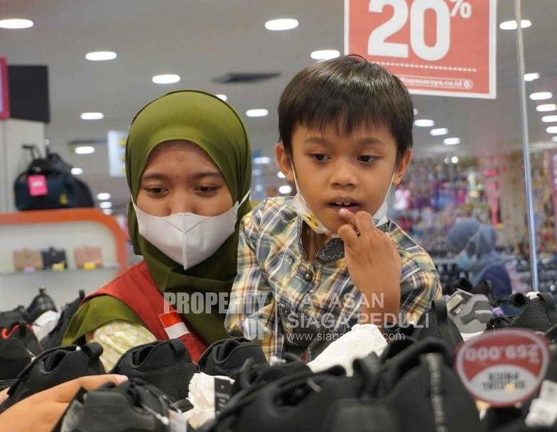Siaga Peduli Bahagiakan 3 Saudara Yatim Lewat Belanja Kebutuhan Pokok dan Perlengkapan Sekolah