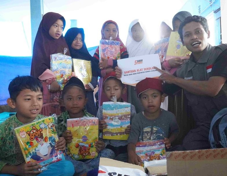 Siaga Peduli Kirimkan Paket Bantuan Perlengkapan Sekolah Untuk Adik Penyintas Pasca Gempa Cianjur
