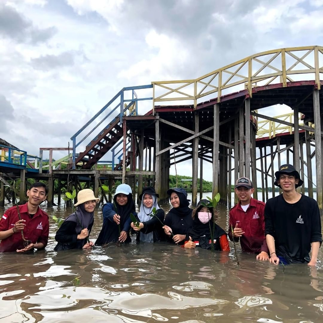 Siaga Peduli Sulawesi Selatan Melakukan Penanaman Mangrove di Kawasan Lantebung Kota Makassar