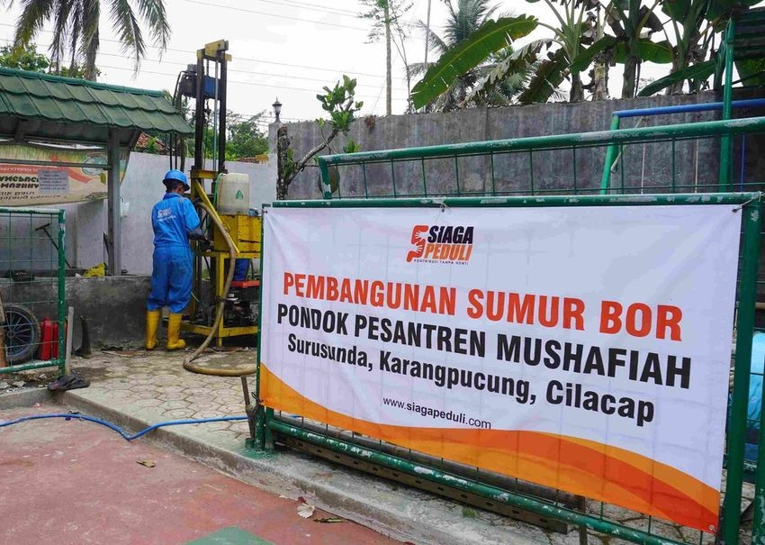 Proses Pengeboran Sumur Bor Pondok Pesantren Mushafiah yang Berlokasi di Karangpucung, Cilacap