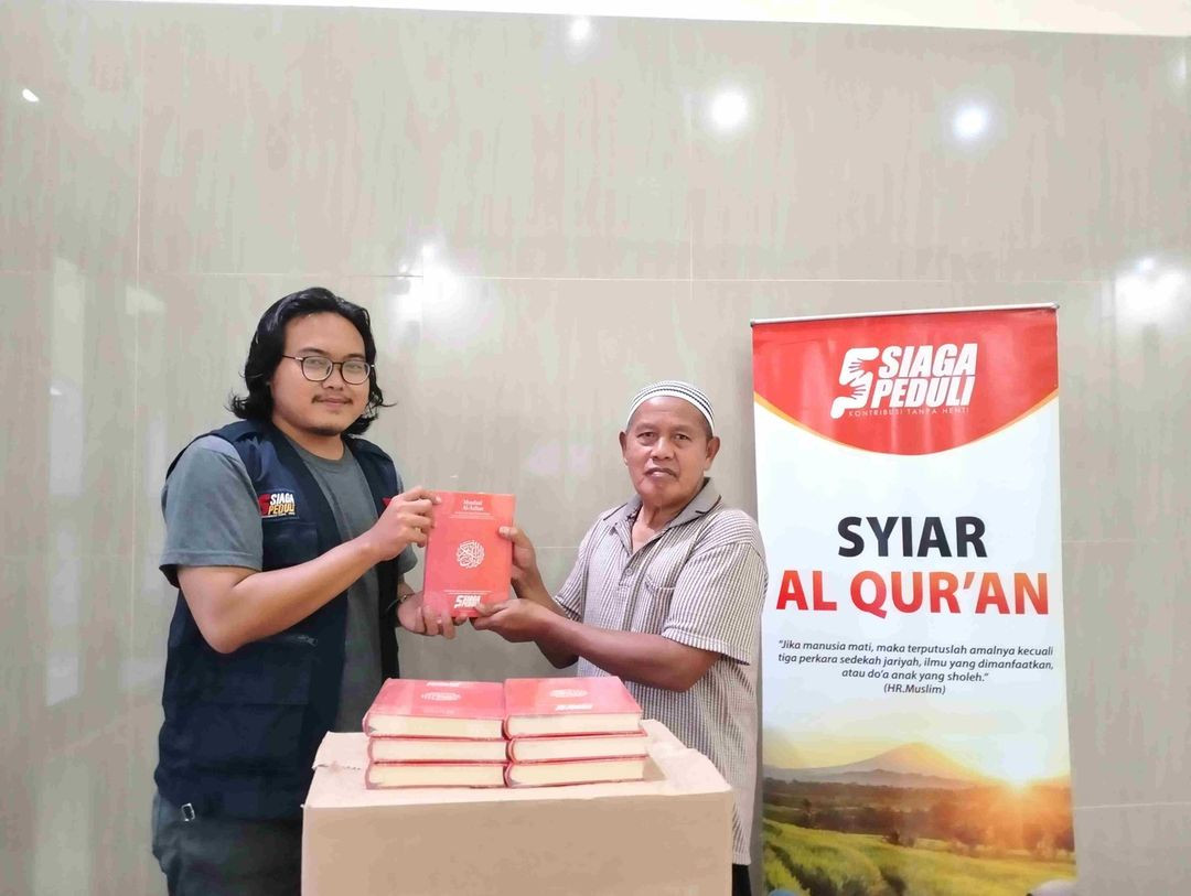 Siaga Peduli bagikan  Al-Qur'an untuk para santri di Beberapa titik Wilayah Purbalingga, Jawa Tengah.