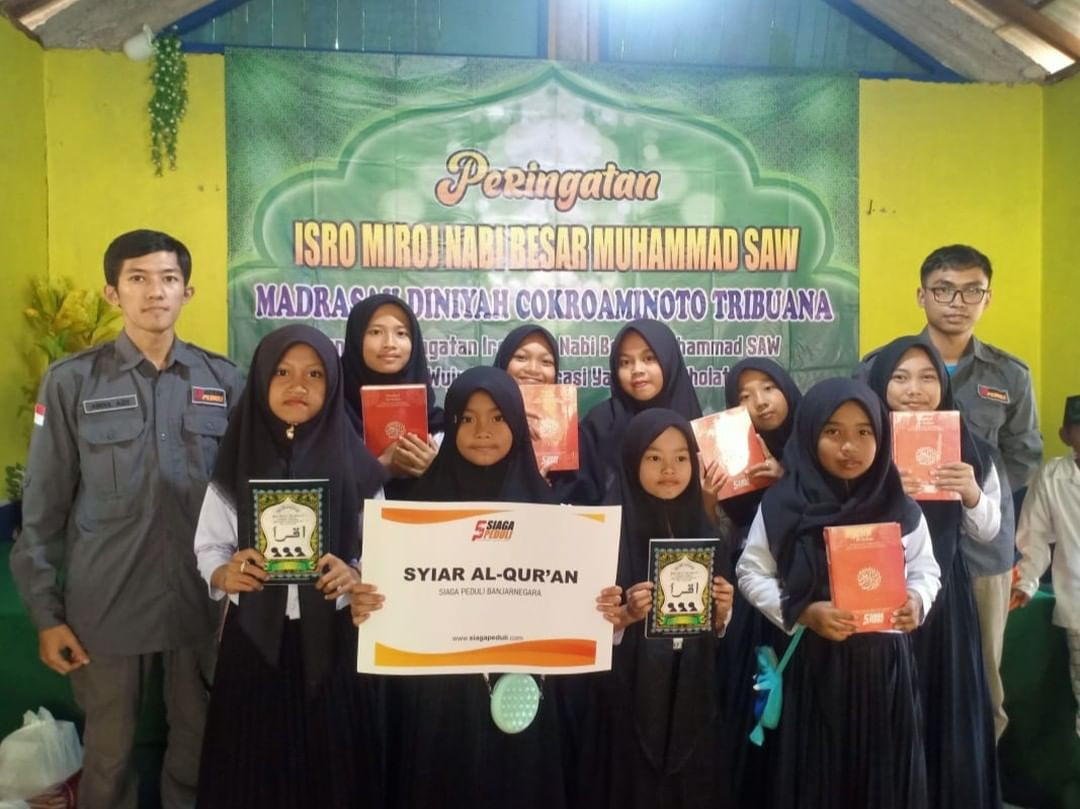 Siaga Peduli Banjarnegara Kirimkan Al Qur'an Untuk Santri Madrasah Diniyah Saat Peringatan Maulid Nabi Muhammad SAW