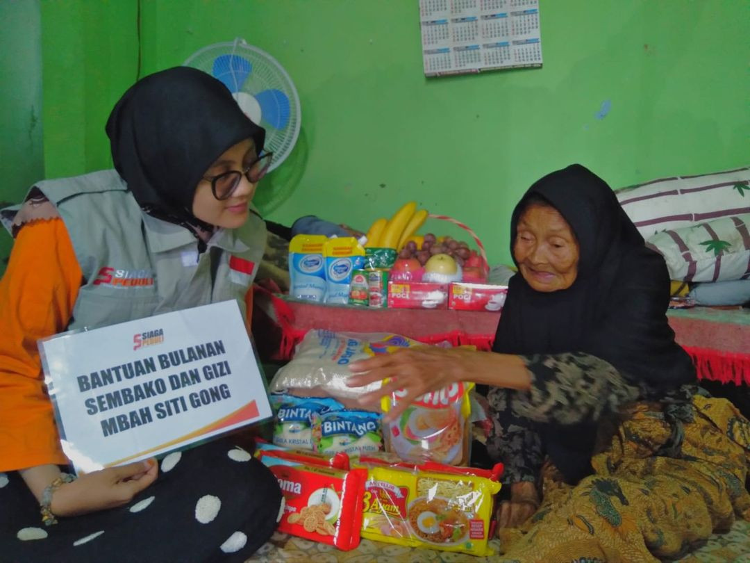 Siaga Peduli Kembali Kirimkan Bantuan Bulanan Untuk Mbah Siti Gong