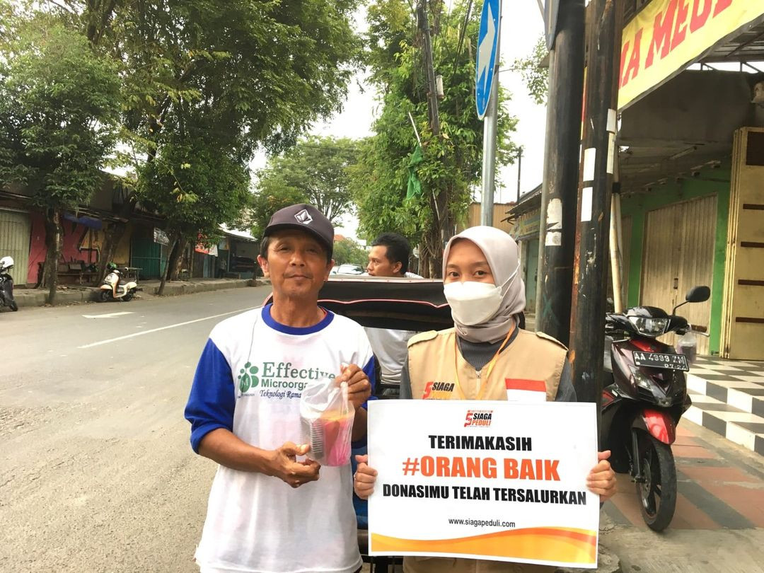 Siaga Peduli Kebumen Bagikan Ratusan Takjil untuk Pejuang Nafkah di Wilayah Kebumen