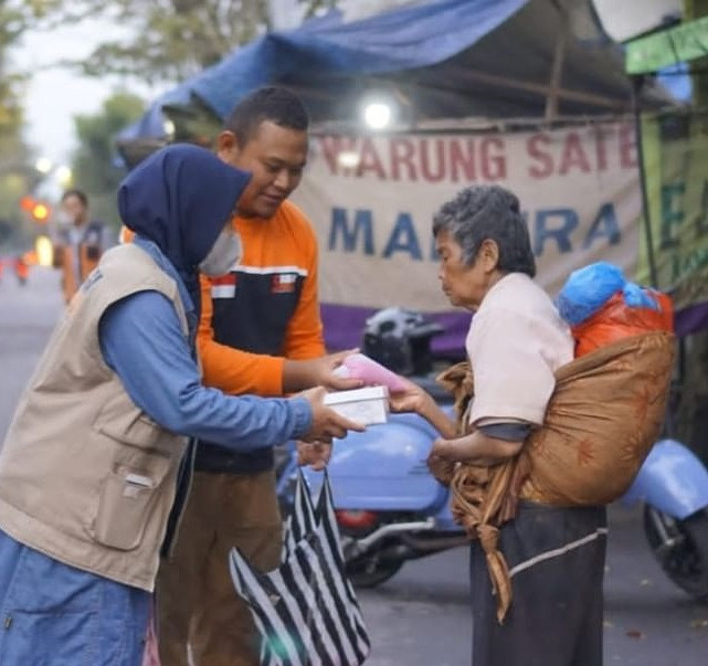 Ramadhan Borong Berkah, Siaga Peduli Temanggung Bagikan Ifthar Untuk Pejuang Nafkah di Kota Temanggung