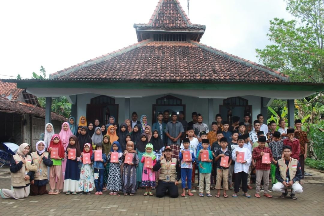 Membumikan Qur'an di Bulan Ramadhan, Siaga Peduli Kebumen Salurkan Al Qur'an Untuk Santri Mushola Al Huda, Kebumen