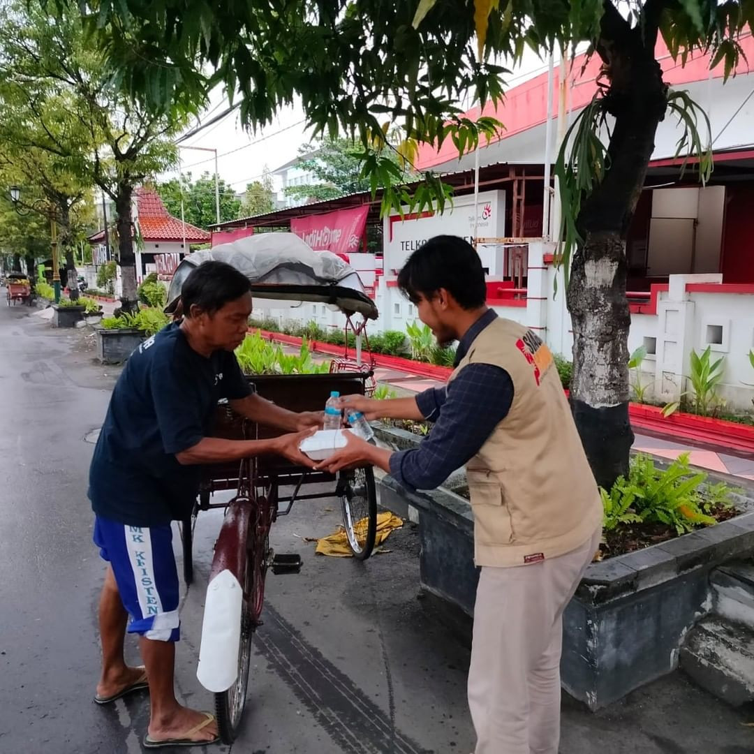 Siaga Peduli Klaten Berbagi Ifthar Untuk Para Pejuang Nafkah di Wilayah Klaten