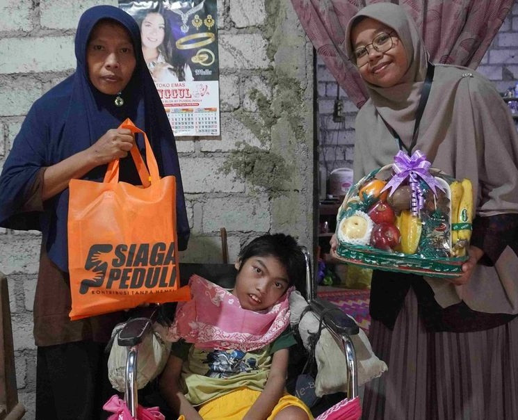 Siaga Peduli Kirimkan Bantuan Kesehatan Untuk Adik Lujeng Penderita Cerebral Palsy
