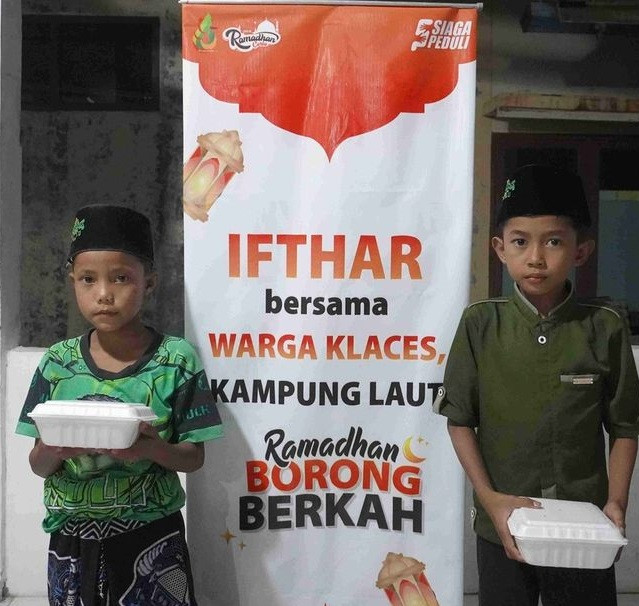 Siaga Peduli Berbagi Paket Buka Puasa Bersama Warga Klaces, Kampung Laut, Cilacap