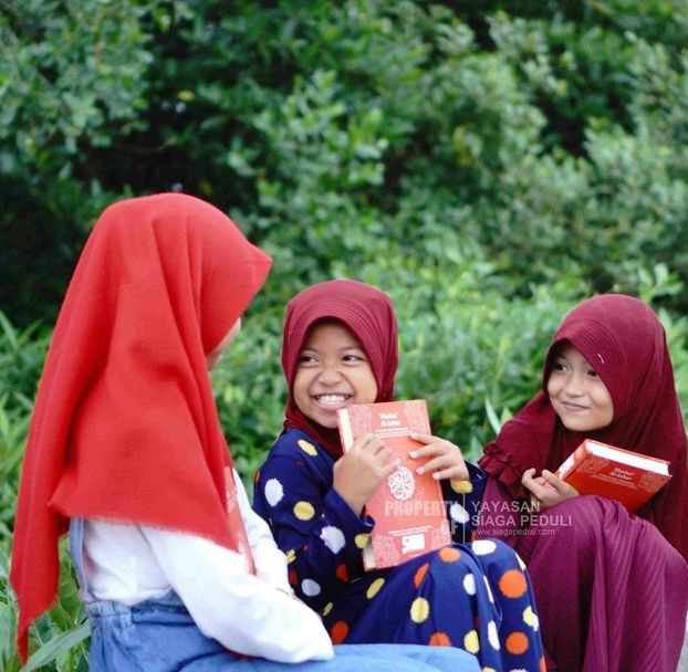 Ramadhan Borong Berkah, Ukir Senyum Para Santri melalui Syiar Al Qur'an di Masjid Jami Miftahul Huda, Kampung Laut