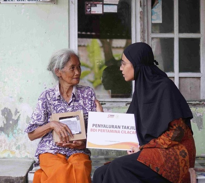 Siaga Peduli Kirimkan 100 Paket Takjil Untuk Santri TPQ Mushola Al-Hazimiy dan Lansia Dhuafa di Wilayah Cilacap