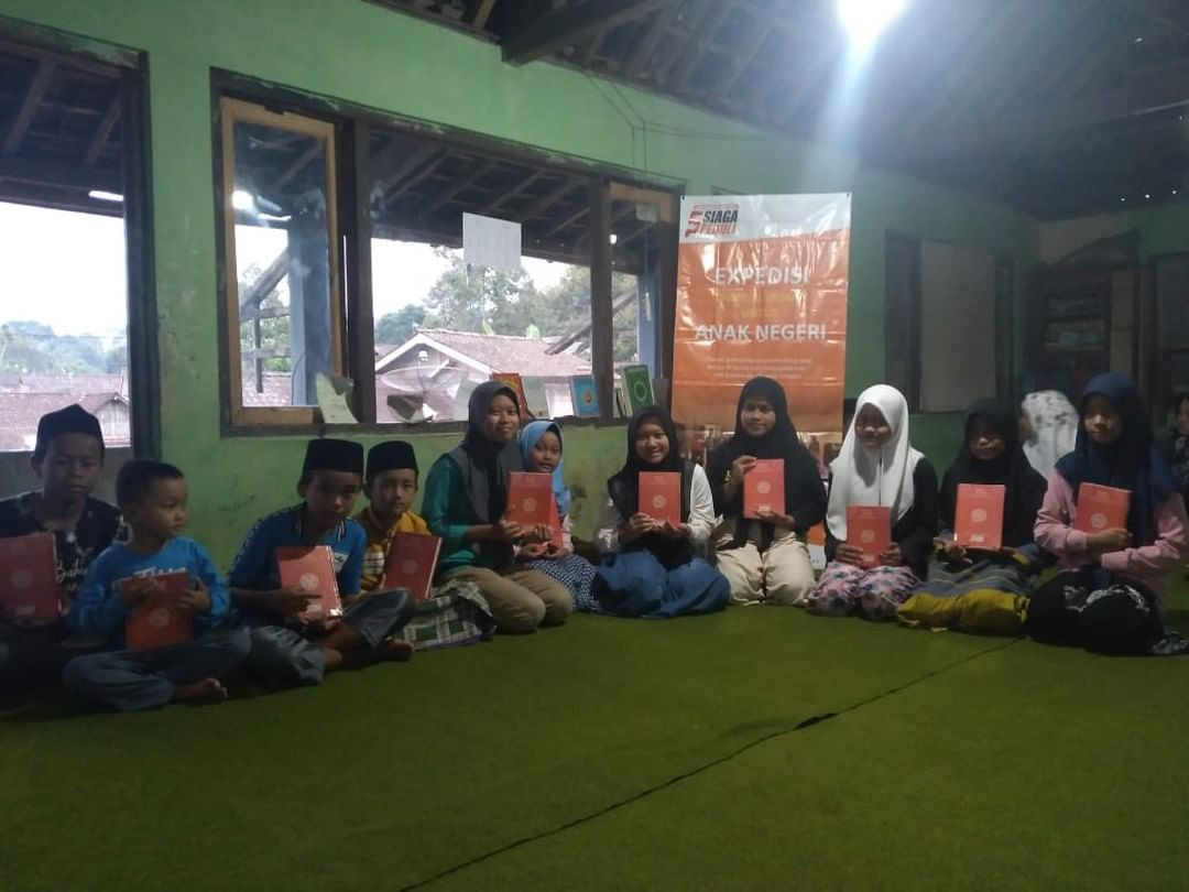 Siaga Peduli Magelang Kirimkan Al Qur'an Baru dan Buka Puasa Bersama Santri Pondok Pesantren dan TPQ Al-Barokah