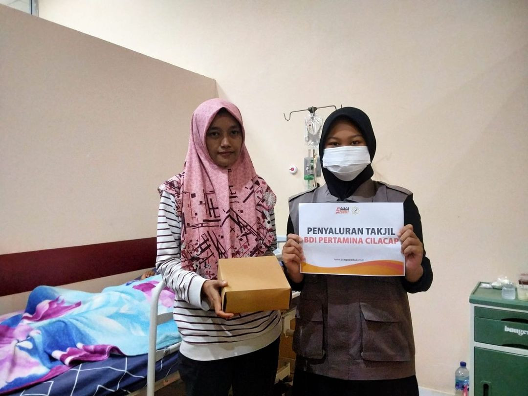 Siaga Peduli Kirimkan 100 Paket Takjil Kembali dari BDI Pertamina Cilacap Untuk Santri TPQ Al Hikmah dan Para Pasien di RSUD Cilacap, RSU Aprilia