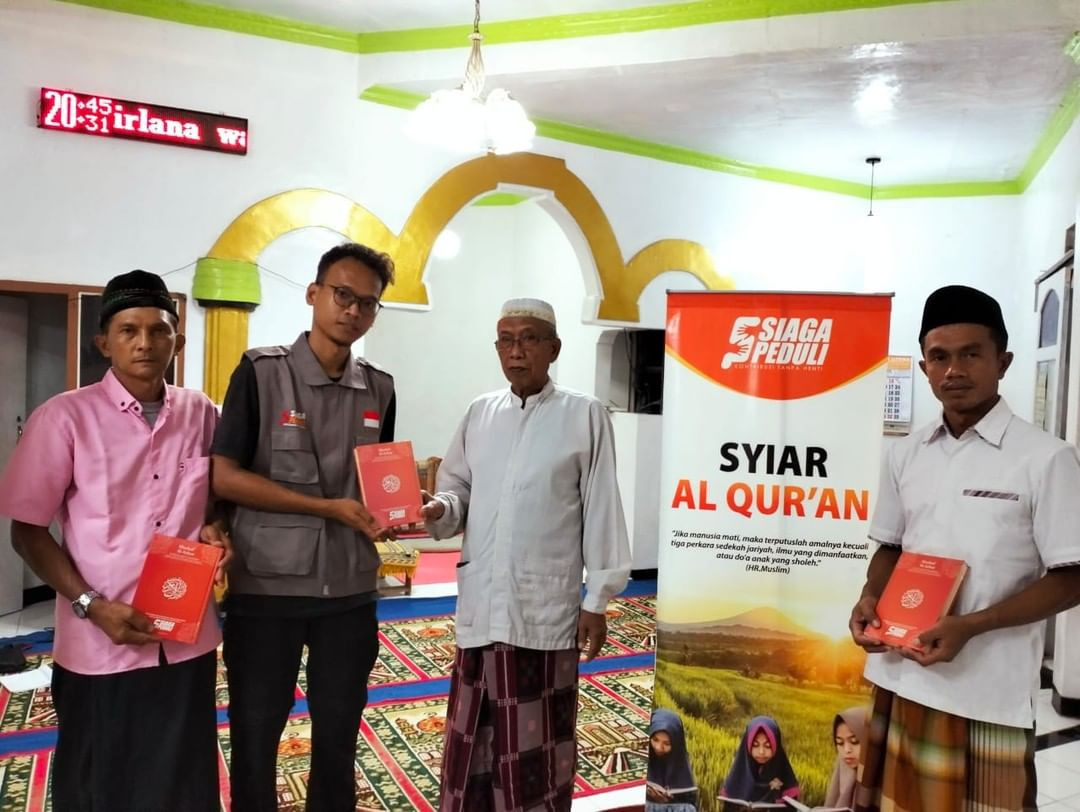 Siaga Peduli Kirimkan Al Qur'an Baru Untuk Para Santri dan Jamaah Mushola Baitul Mustaqim