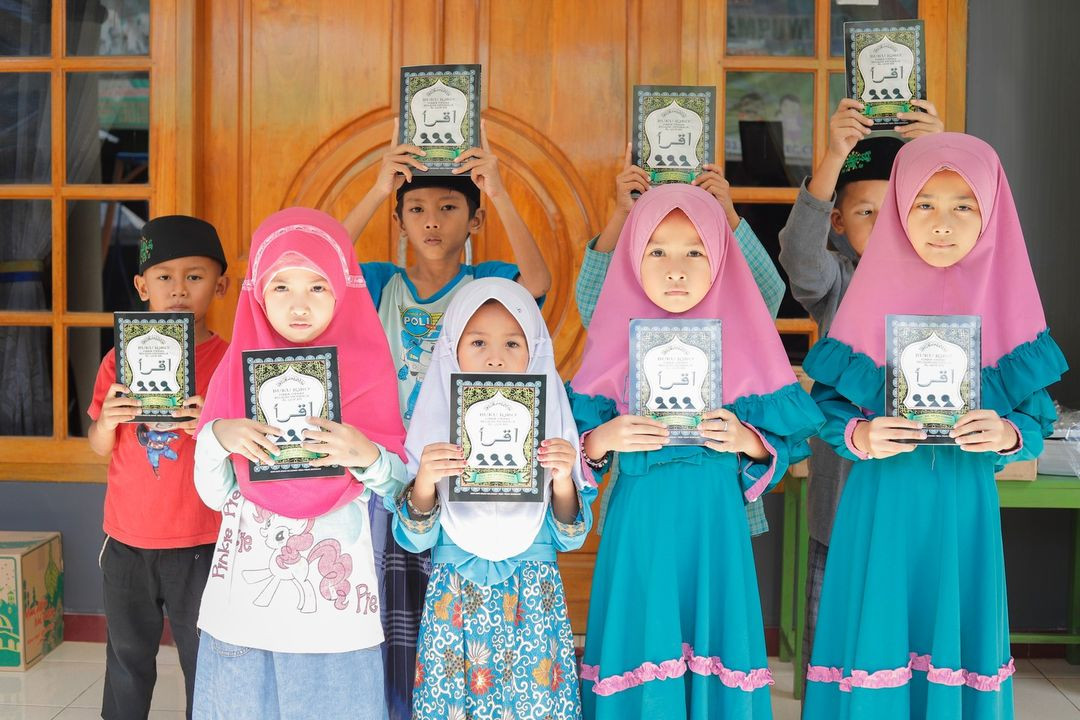 Siaga Peduli Kirimkan Al Qur'an, Iqra dan Kurma untuk Santri dan Jamaah di beberapa TPQ maupaun Masjid di Wilayah Cimanggu, Cilacap