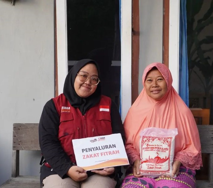 Siaga Peduli Salurkan Zakat Fitrah Untuk Lansia Dhuafa dan Panti Asuhan Nurul Qur'an