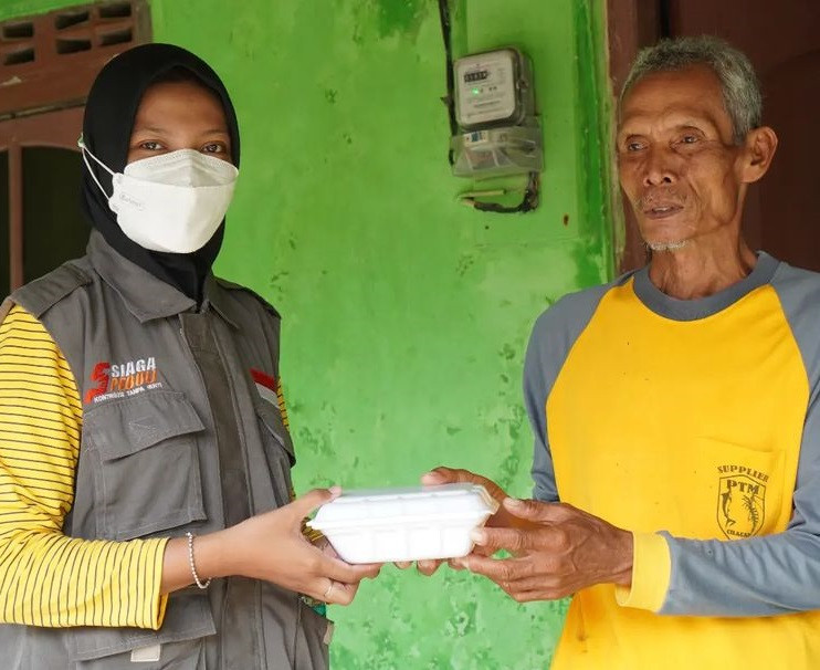 Siaga Peduli Kirimkan Paket Makanan Siap Santap Untuk Para Warga Terdampak Banjir Cilacap