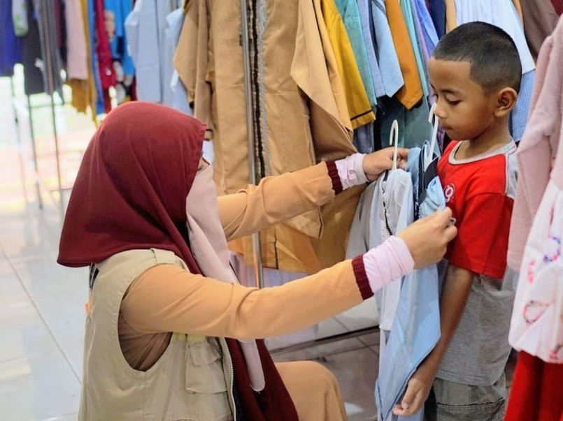 Siaga Peduli Temanggung Berbagi Kebahagiaan Dengan Mengajak Belanja Gratis Adik Juara