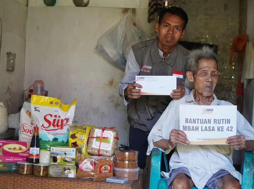 Siaga Peduli Kirimkan Bantuan Rutin Untuk Mbah Lasa Lansia Sebatangkara